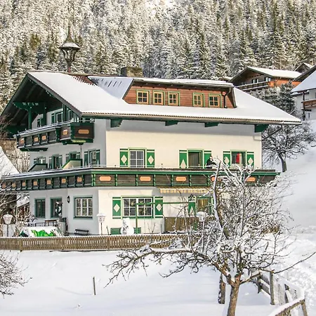 Attraktive アパート